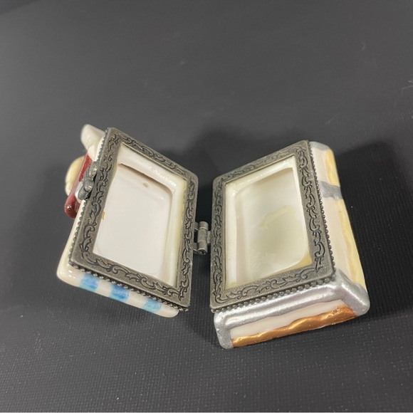 Vintage Swimsuit Figurine with Red Bikini - Picture 5 of 9